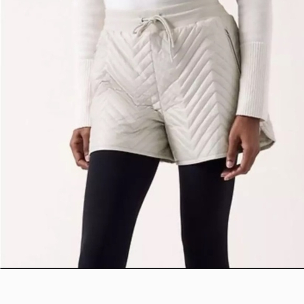 Athleta Quilted High-Waist Shorts in Light Gray